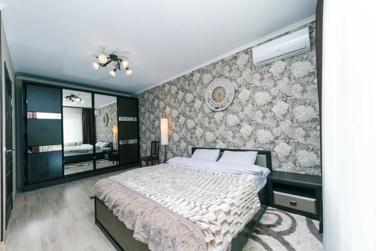Poznyaky Apartments Patriotika Kyjev Exteriér fotografie